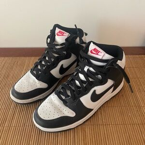 Nike Women’s Dunk High Shoes 8.5